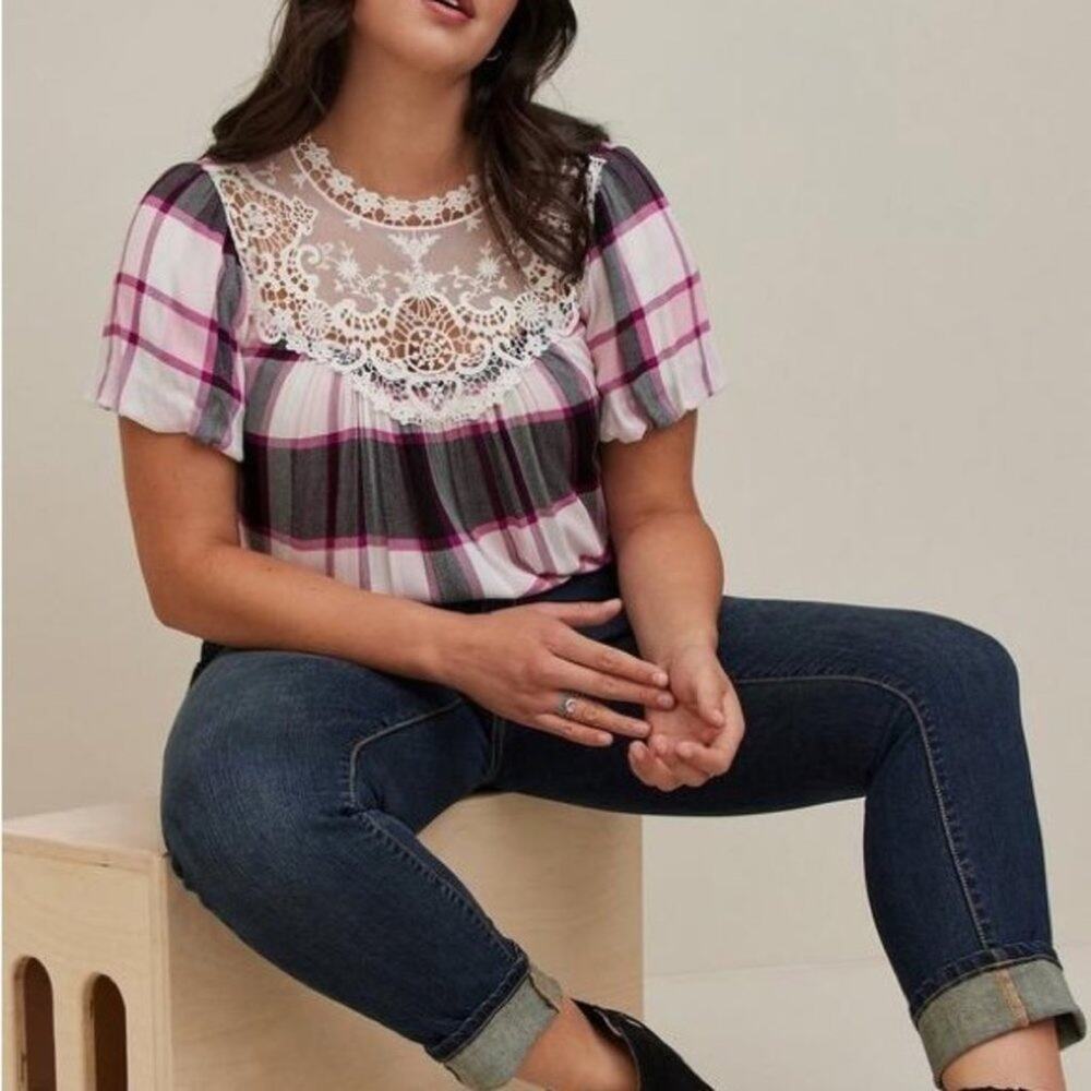 Torrid Pink Plaid Floral Crochet Lace Short Sleeve Blouse Size 4/4x